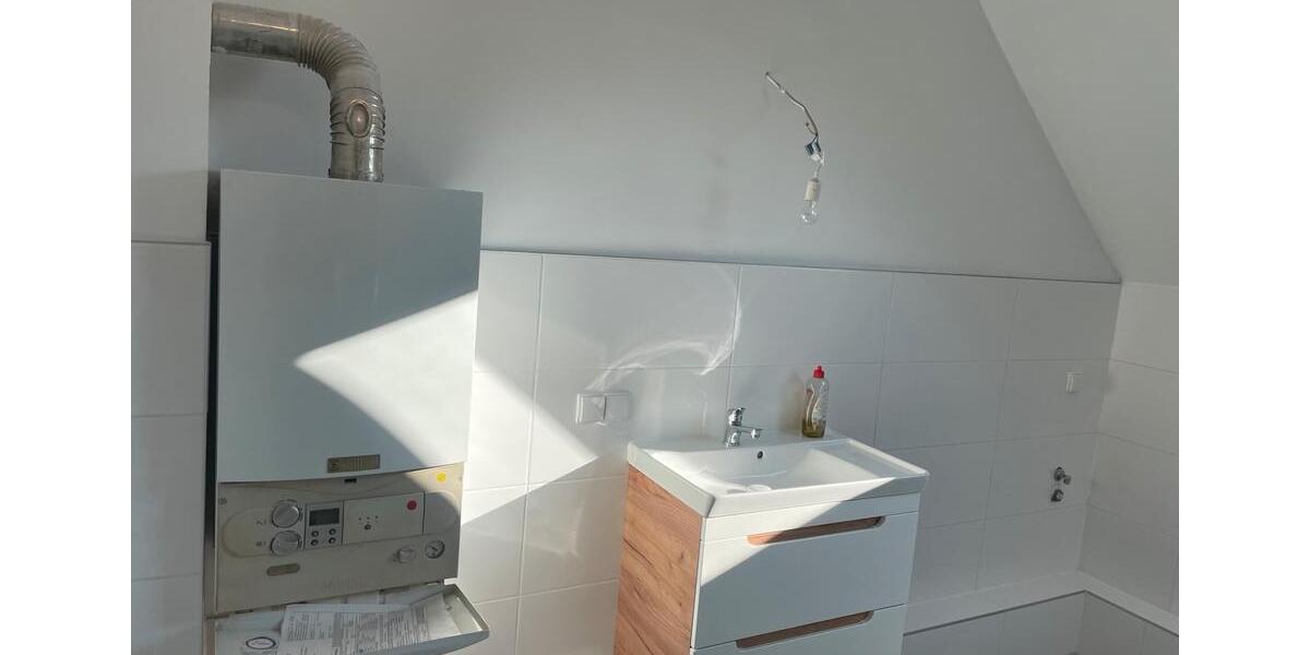 Dachgeschoßwohnung Solingen Aufderhöhe - 4 Zimmer, 80 m&sup2;, 950&euro; | Angebot:25234466