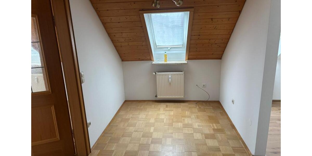 Dachgeschoßwohnung Kößlarn - 3.5 Zimmer, 105 m&sup2;, 520&euro; | Angebot:26039846