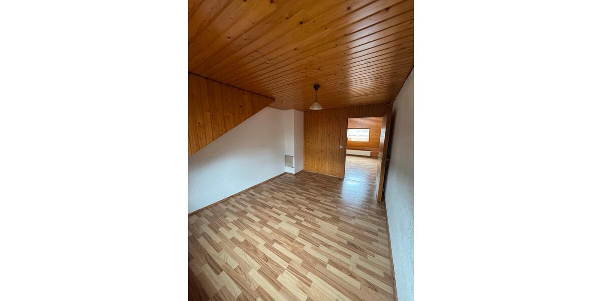 Dachgeschoßwohnung Schwalbach - 3 Zimmer, 65 m&sup2;, 550&euro; | Angebot:24874207