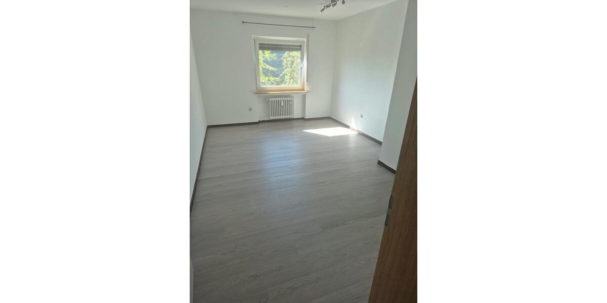 Erdgeschoßwohnung Gevenich - 3 Zimmer, 109 m&sup2;, 926&euro; | Angebot:27615236