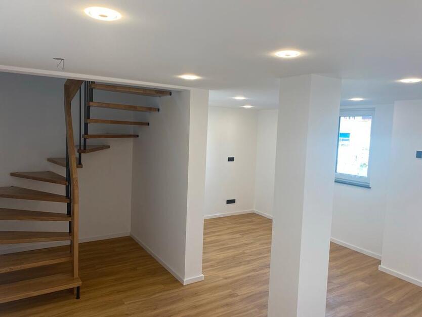NeubauWohnung über 3 Etagen - perfekt für Singles und Paare.
