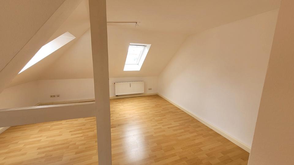 Dachgeschoßwohnung Limbach-Oberfrohna Oberfrohna - 2 Zimmer, 37 m&sup2;, 220&euro; | Angebot:26211120