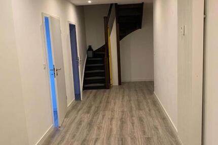 Wohnung Werdau - 5 Zimmer, 145 m&sup2;, 1.200&euro; | Angebot:25965282