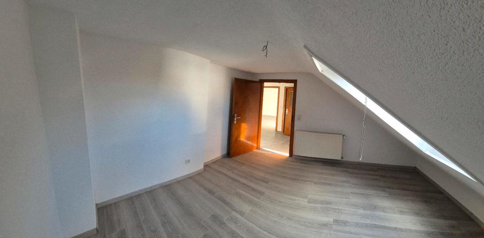 Dachgeschoßwohnung Saarbrücken West - 3 Zimmer, 50 m&sup2;, 600&euro; | Angebot:26536779
