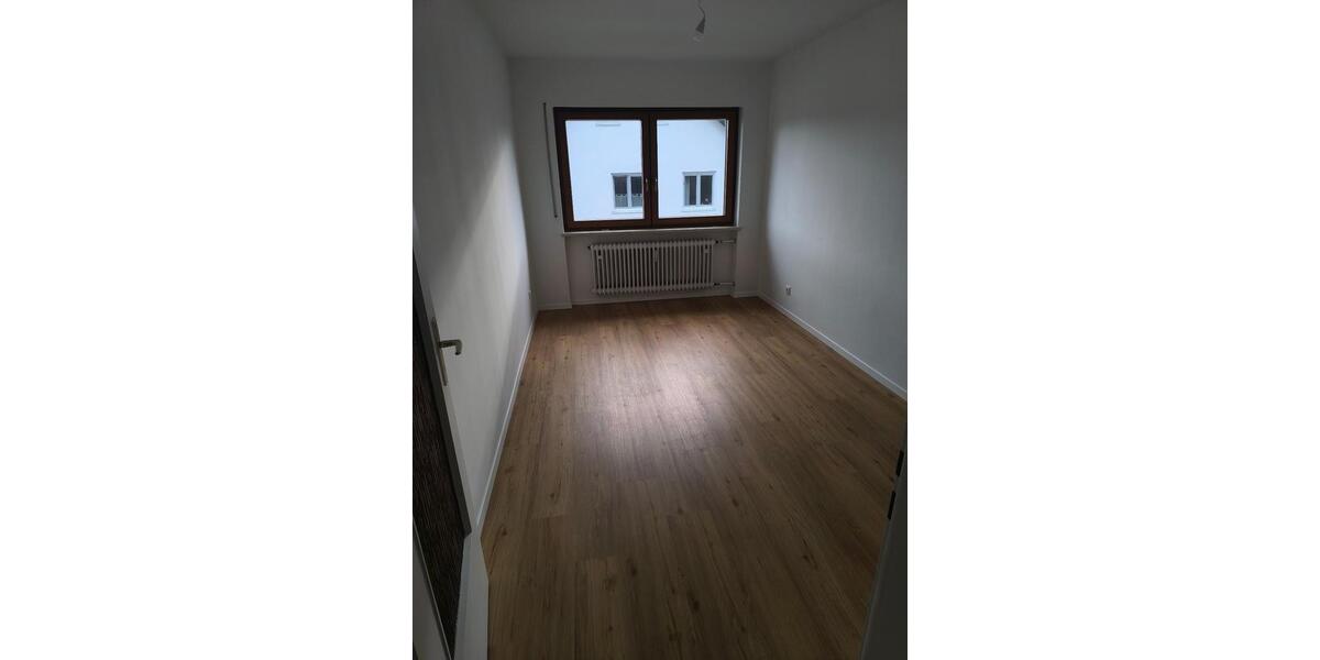 Etagenwohnung Schöngeising - 4 Zimmer, 103 m&sup2;, 1.390&euro; | Angebot:24837375