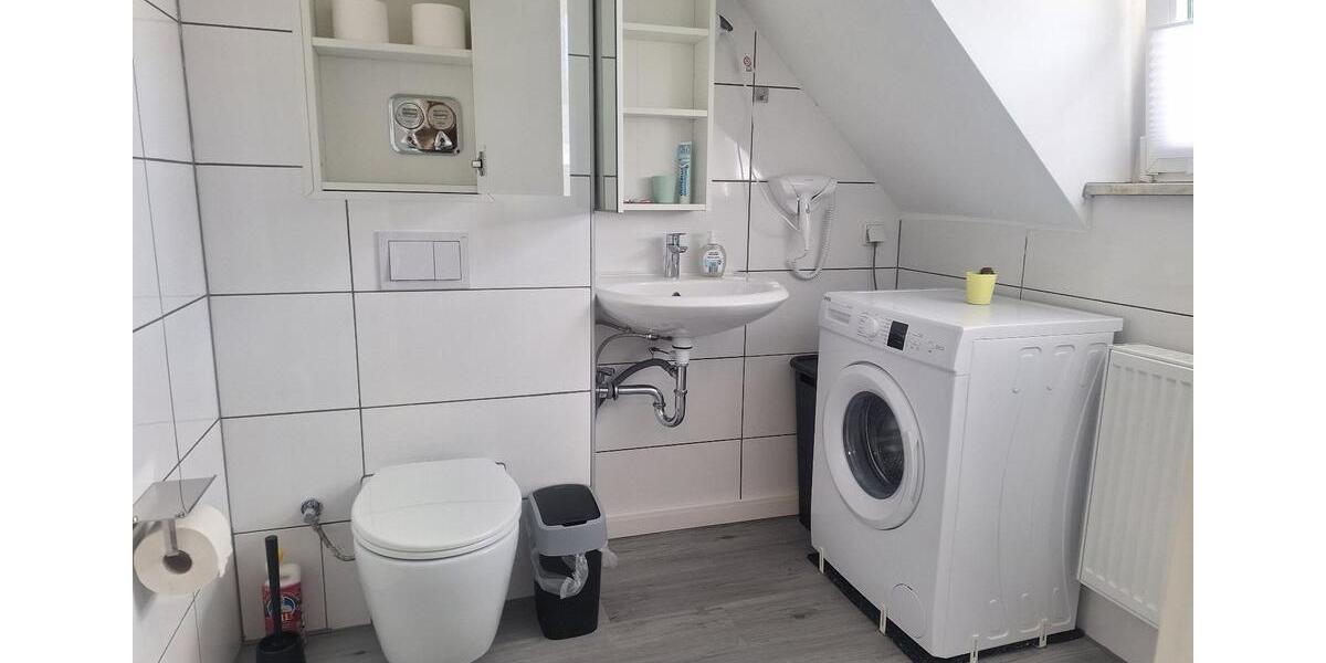 Dachgeschoßwohnung Essen Huttrop - 1 Zimmer, 24 m&sup2;, 635&euro; | Angebot:25225217