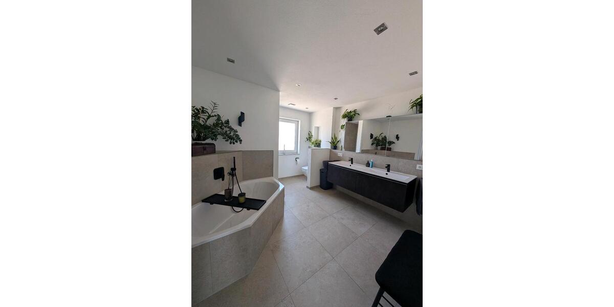 Doppelhaushälfte Karlskron - 4.5 Zimmer, 146 m&sup2;, 1.990&euro; | Angebot:26278689