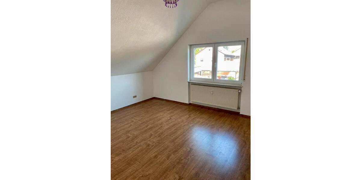 Dachgeschoßwohnung Bürstadt - 4 Zimmer, 125 m&sup2;, 1.380&euro; | Angebot:24788540