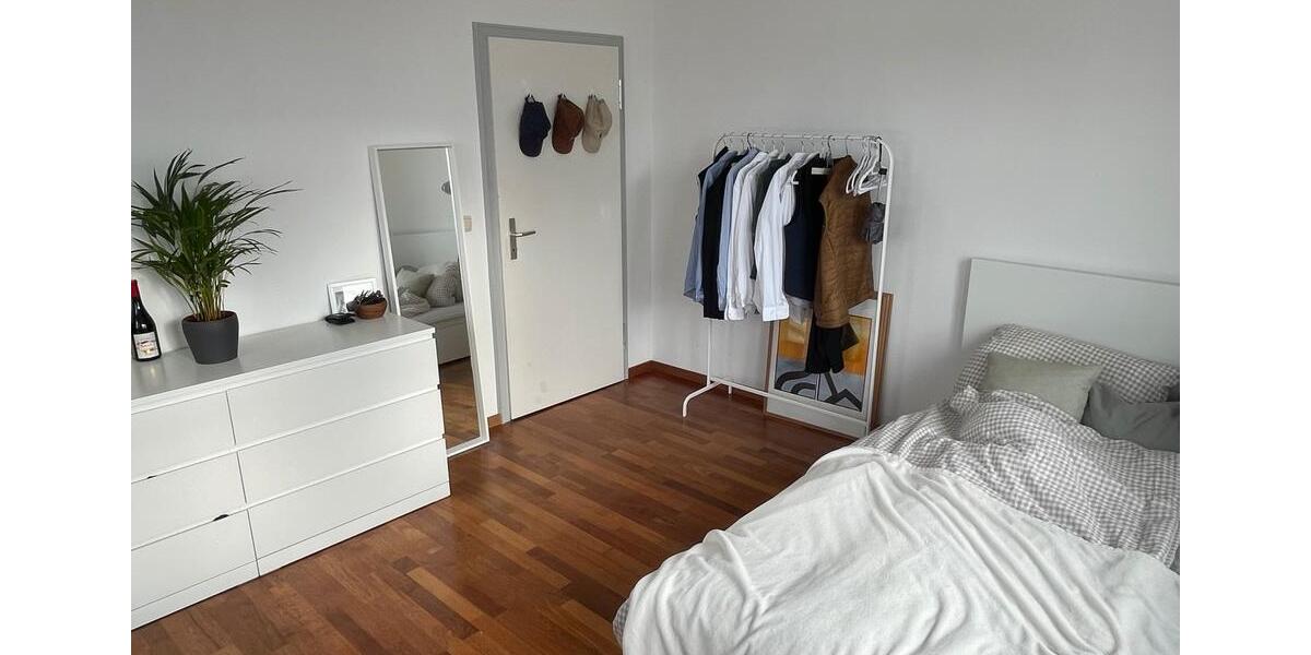 Helles WG-Zimmer in einer 2er WG in der Bayreuther Innenstadt 3 zimmer