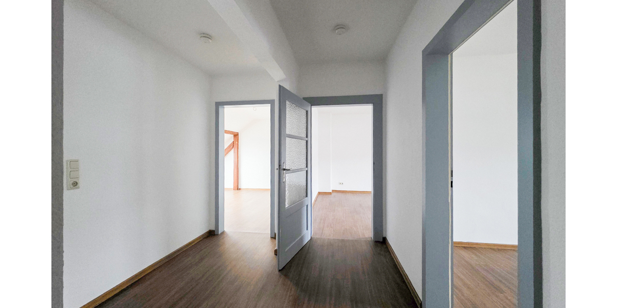 Eckbadewanne und Dusche - Tolle 3 Zimmer DG Wohnung mit Gartennutzung - Dachgeschoßwohnung Gera Ostviertel | Angebot:27365789