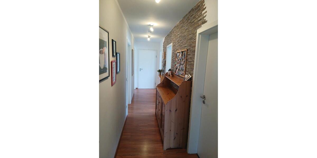 Etagenwohnung Neusäß - 4 Zimmer, 105 m&sup2;, 1.750&euro; | Angebot:25879207