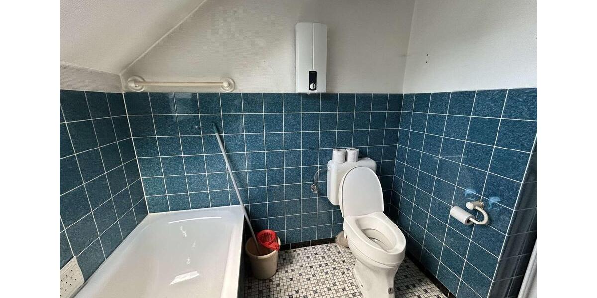 Schöne Dachgeschosswohnung in Stadtnähe 2 zimmer