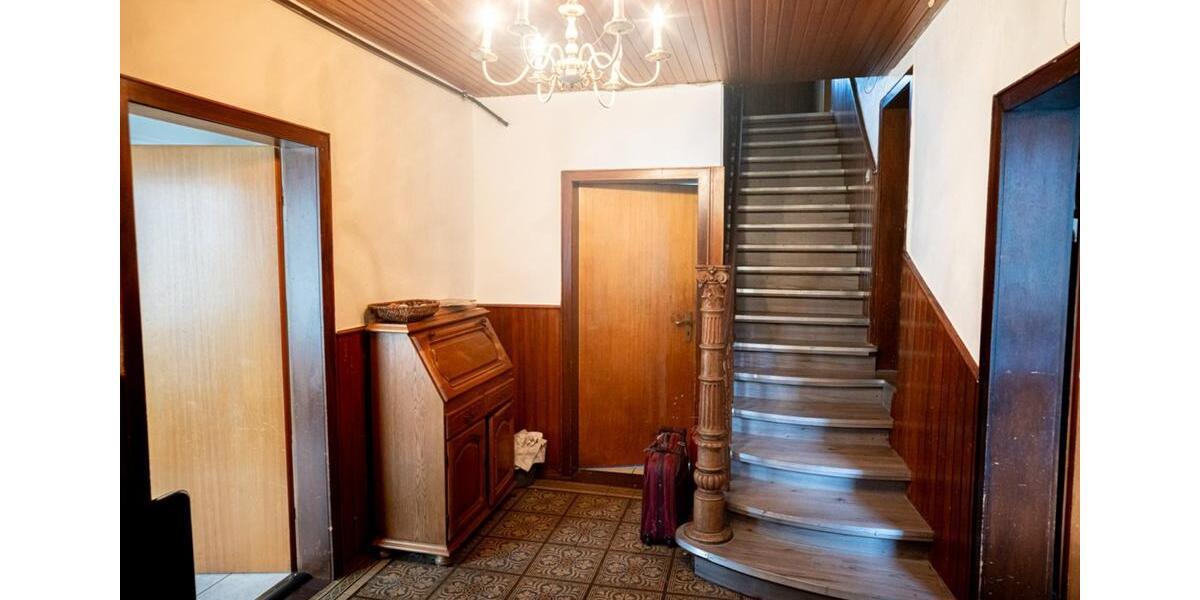 Einfamilienhaus Bergheim - 7 Zimmer, 200 m&sup2;, 2.900&euro; | Angebot:24646494