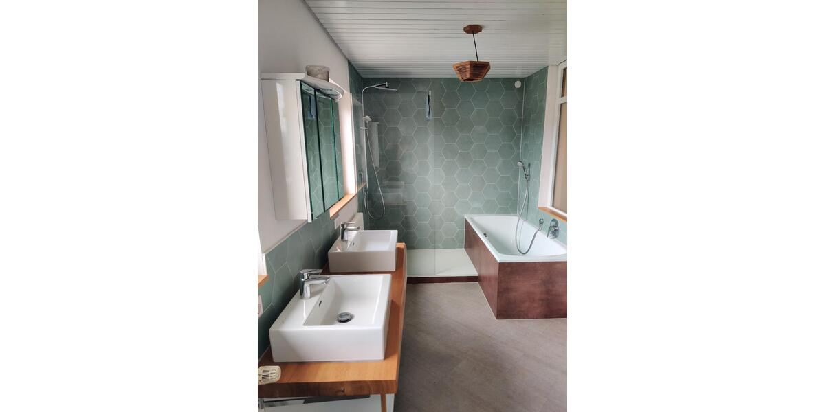 Einfamilienhaus Riegel am Kaiserstuhl - 4.5 Zimmer, 150 m&sup2;, 1.600&euro; | Angebot:26592161