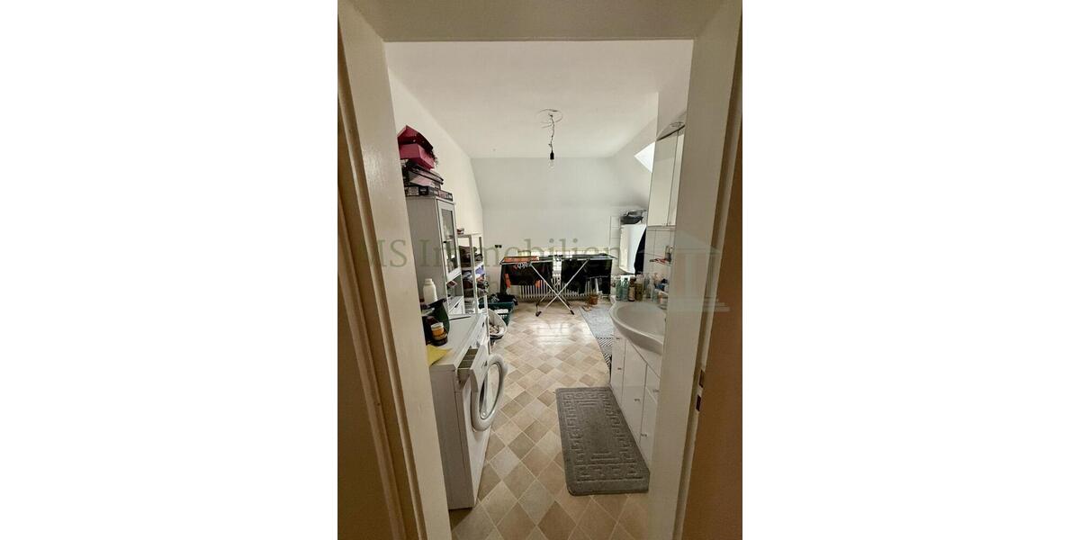 Dachgeschoßwohnung Bensheim - 3 Zimmer, 92 m&sup2;, 1.100&euro; | Angebot:24978435