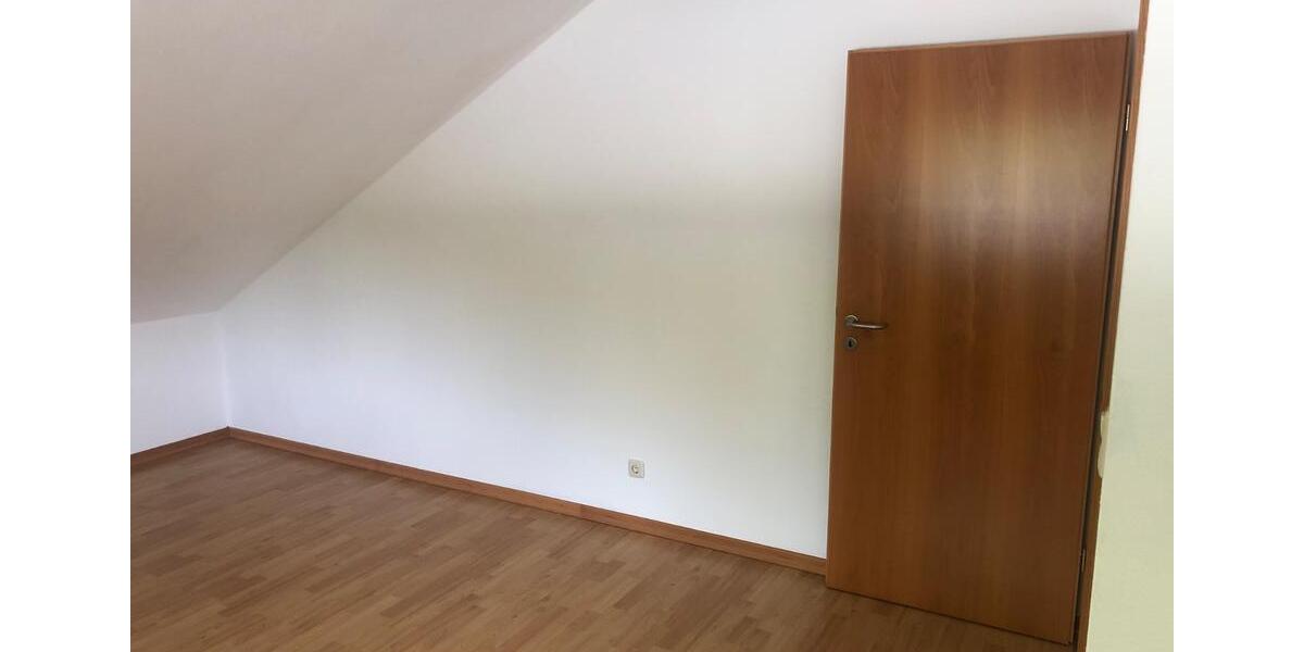 Dachgeschoßwohnung Lissendorf - 3 Zimmer, 143 m&sup2;, 1.050&euro; | Angebot:25056598