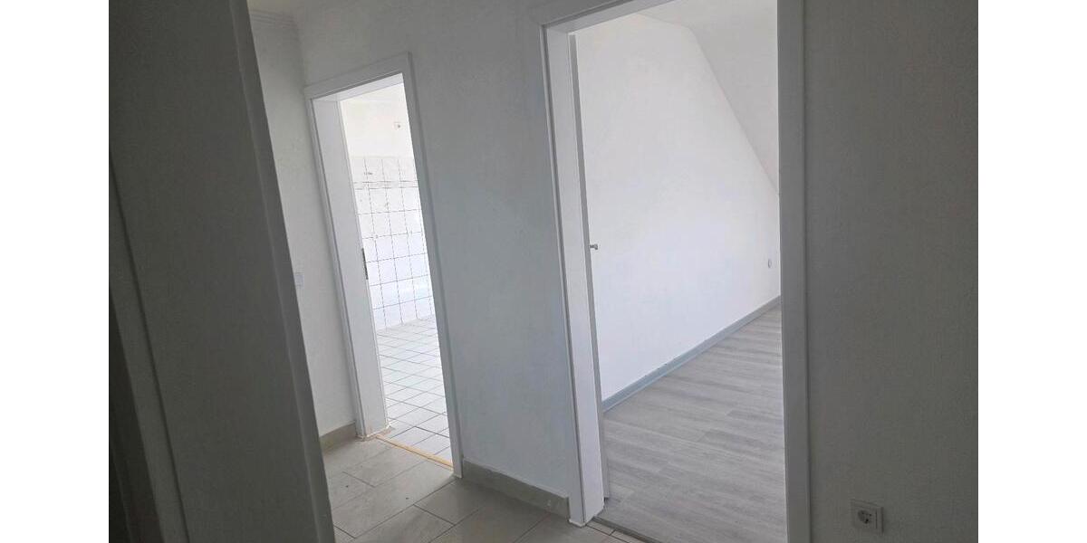 Dachgeschoßwohnung Saarbrücken West - 4 Zimmer, 105 m&sup2;, 800&euro; | Angebot:25869330