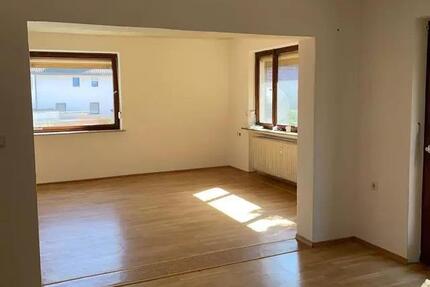Helle Wohnung mit Balkon und Gartenanteil neue Fenster z. Einzug zimmer