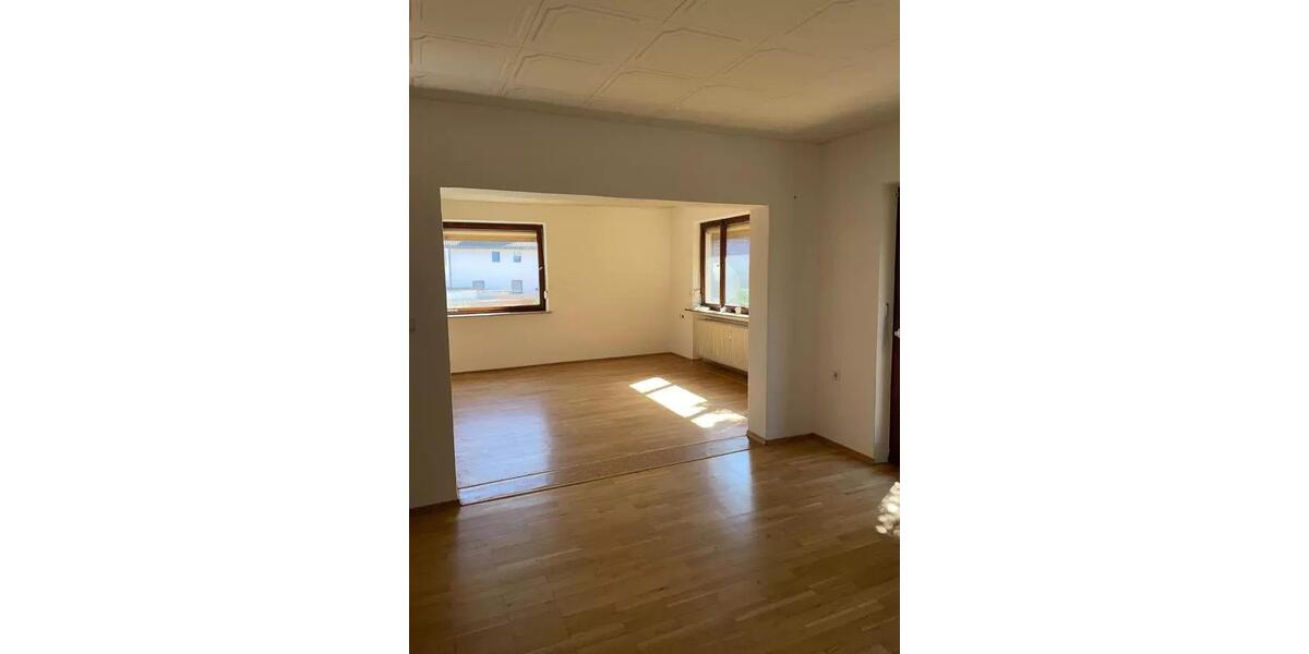 Helle Wohnung mit Balkon und Gartenanteil neue Fenster z. Einzug zimmer