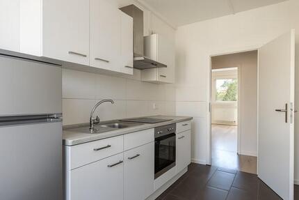 ** 1. NKM geschenkt*! ** 4-Zimmer-Wohnung mit Balkon und wundervollen Ausblick gratis! 4 zimmer