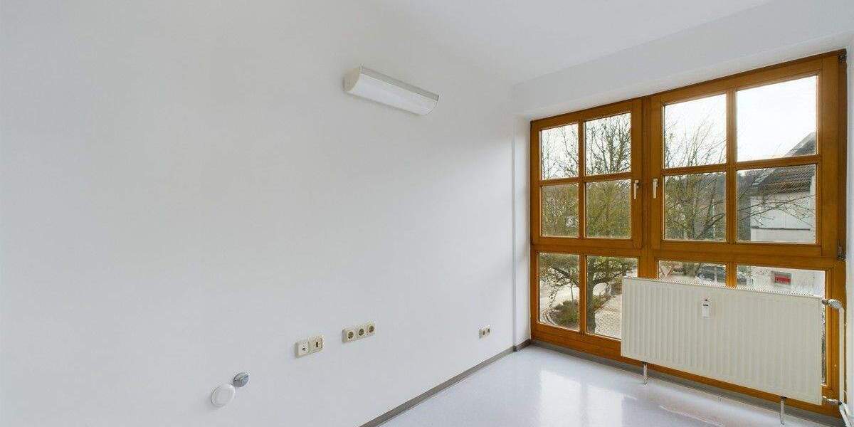 Gewerbeobjekt Nittendorf - 9 Zimmer, 169 m&sup2;, 1.495&euro; | Angebot:25802324