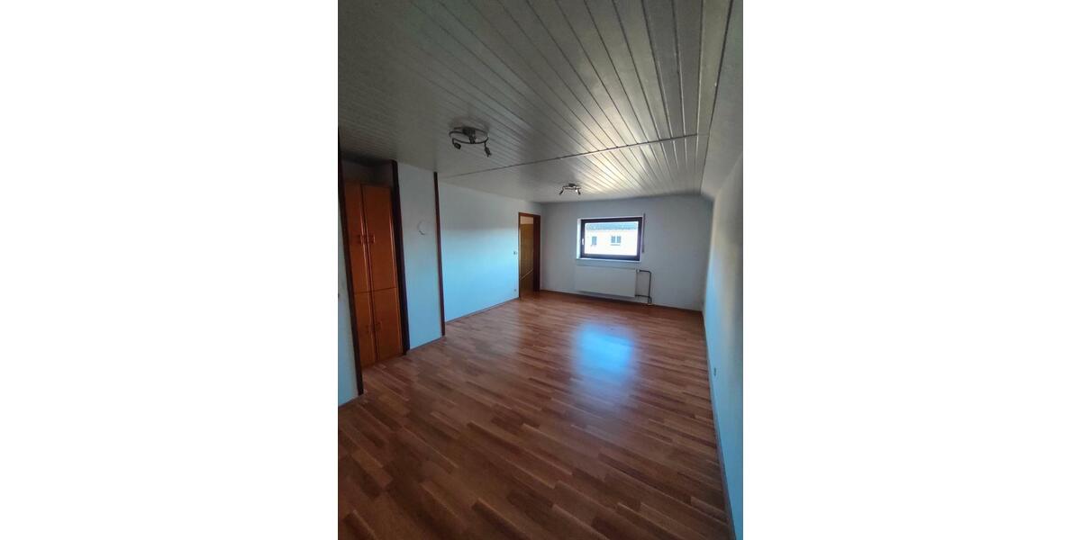 Dachgeschoßwohnung Hilders - 1 Zimmer, 35 m&sup2;, 330&euro; | Angebot:26577813