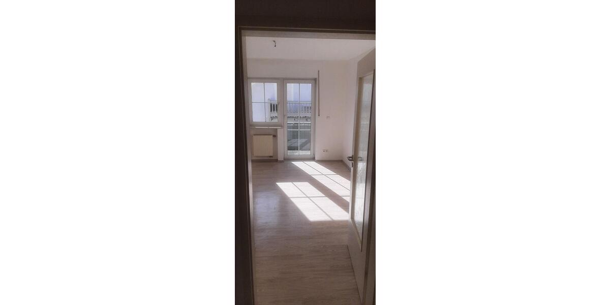 Dachgeschoßwohnung Leiblfing - 3 Zimmer, 85 m&sup2;, 550&euro; | Angebot:25908681