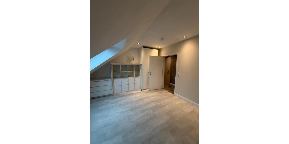Dachgeschoßwohnung Schweinfurt Haardt - 3.5 Zimmer, 89 m&sup2;, 1.100&euro; | Angebot:26110048