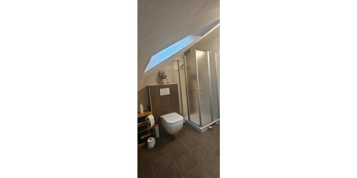 Dachgeschoßwohnung Tegernheim - 3 Zimmer, 88 m&sup2;, 1.200&euro; | Angebot:26377550