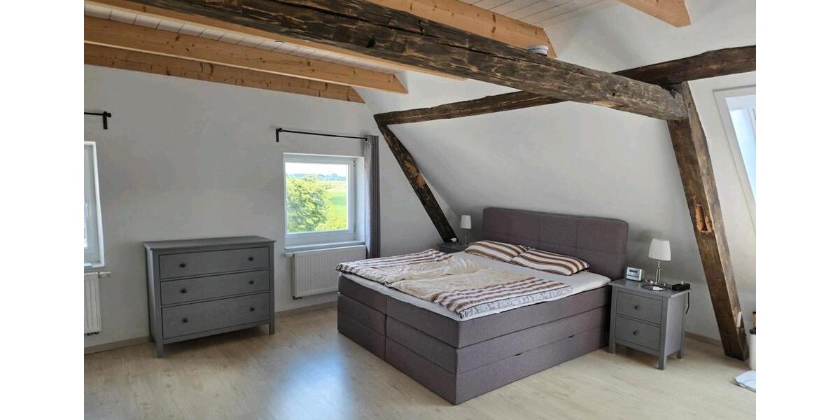 Dachgeschoßwohnung Pentling - 2 Zimmer, 120 m&sup2;, 1.200&euro; | Angebot:26638692