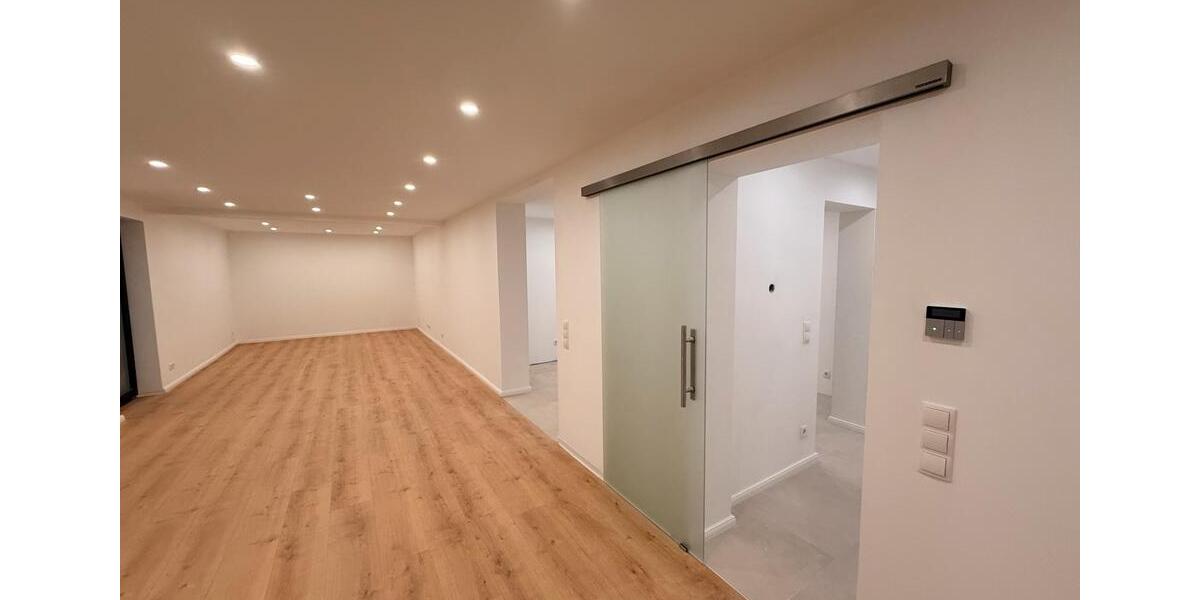 Erdgeschoßwohnung Niedernhausen - 5 Zimmer, 178 m&sup2;, 1.800&euro; | Angebot:26084920