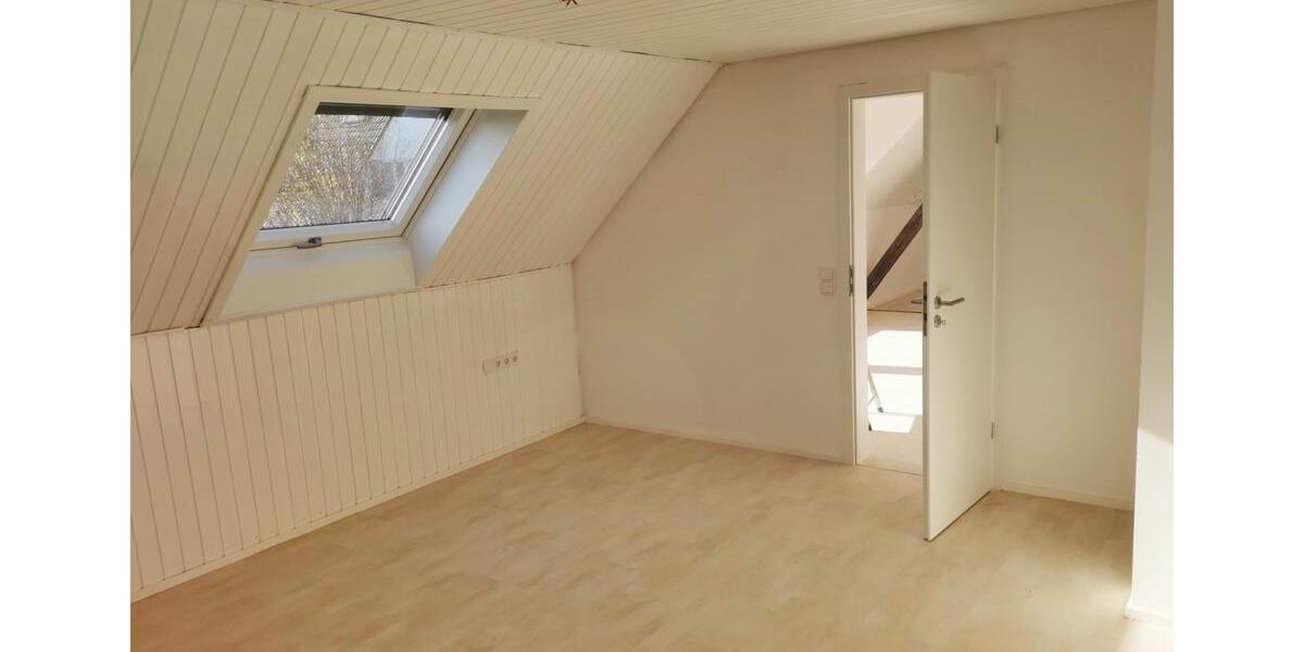 Dachgeschoßwohnung Böblingen Dagersheim - 3.5 Zimmer, 115 m&sup2;, 1.465&euro; | Angebot:24756229