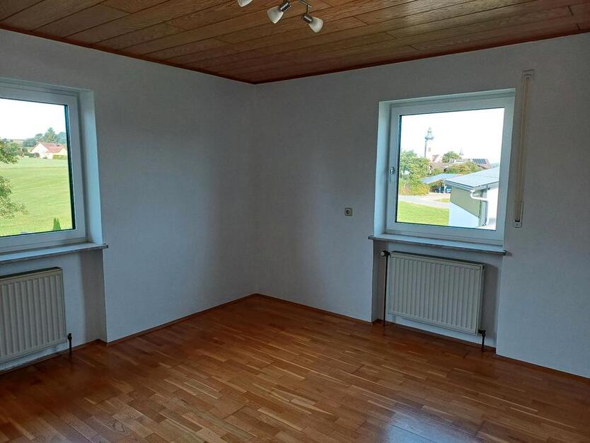3 Zimmer Wohnung in Floss zu Vermieten