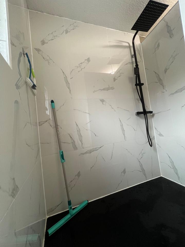 Zimmer mit eigenen Kühlschrank, Wlan, Küche, DuscheWC Teilung, Waschmaschine, und Trockner