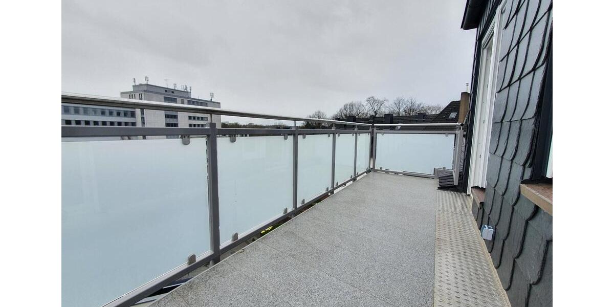 Dachgeschoßwohnung Essen Huttrop - 2.5 Zimmer, 61 m&sup2;, 680&euro; | Angebot:24878426