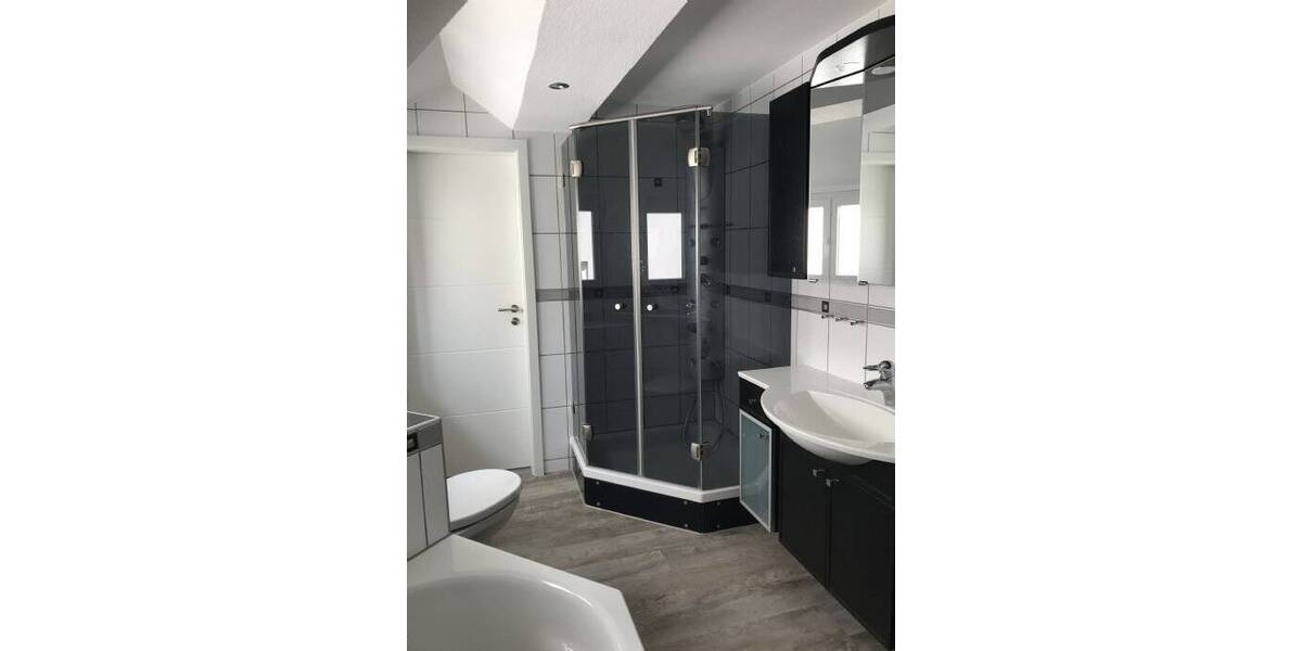 Mehrfamilienhaus, Wohnhaus Gunzenhausen - 5 Zimmer, 125 m&sup2;, 1.150&euro; | Angebot:26188159