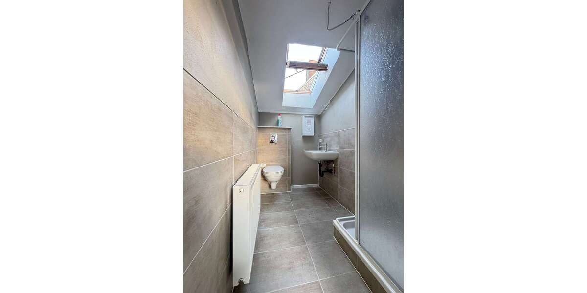 Sanierte 2-Zimmer-Dachgeschosswohnung mit neuem Bad in Ensheim - Dachgeschoßwohnung Saarbrücken-Halberg Halberg | Angebot:26764265