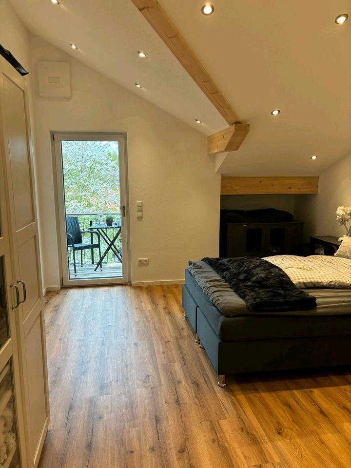 helle, neuwertige 3,5 Zimmer Wohnung in Traumlage