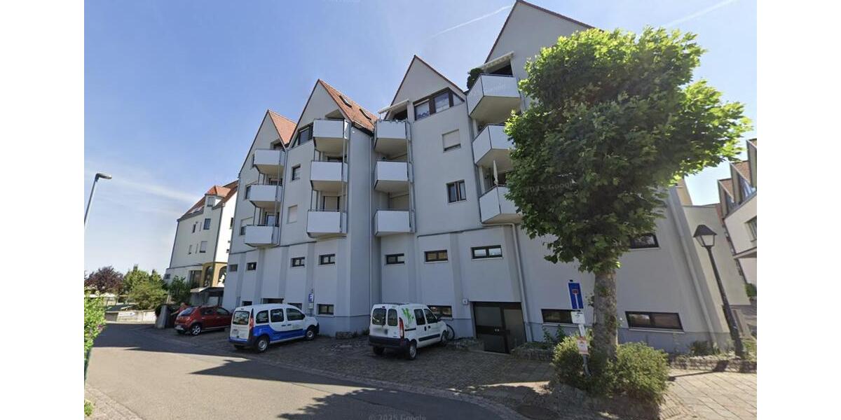 Frisch renovierte 2-Zimmer-Wohnung mit Balkon direkt am Marktplatz in Neckarwestheim 2 zimmer