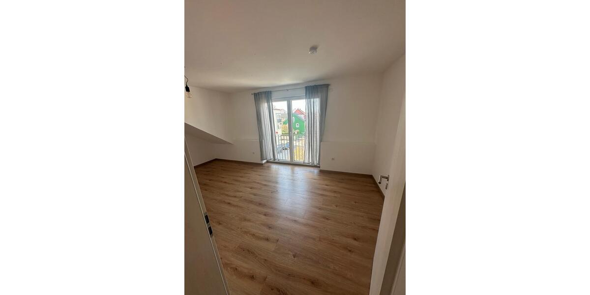 Maisonettenwohnung Landau an der Isar - 4 Zimmer, 130 m&sup2;, 1.150&euro; | Angebot:26039870