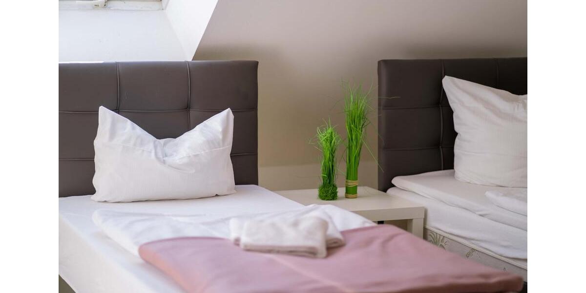 Wohnen auf Zeit Nittendorf - 3 Zimmer, 90 m&sup2;, 80&euro; | Angebot:10693688