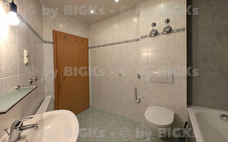 BIGKs - Suhl Mitte: 3-Zimmer Wohnung,sep.Küche&Bad mit Wanne u.Dusche (-;) 3 zimmer