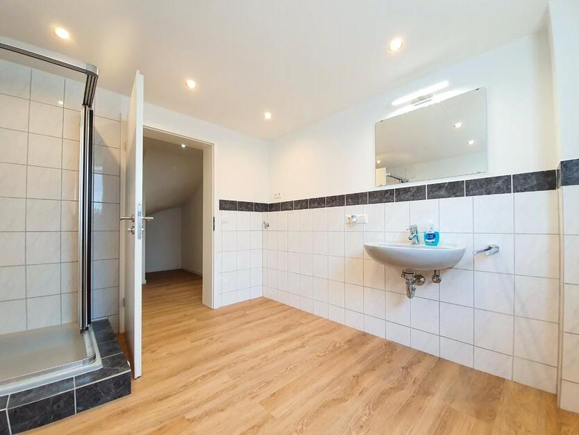 Freundliche 3-Zimmer-Wohnung mit EBK und Terrasse im Ahorntal