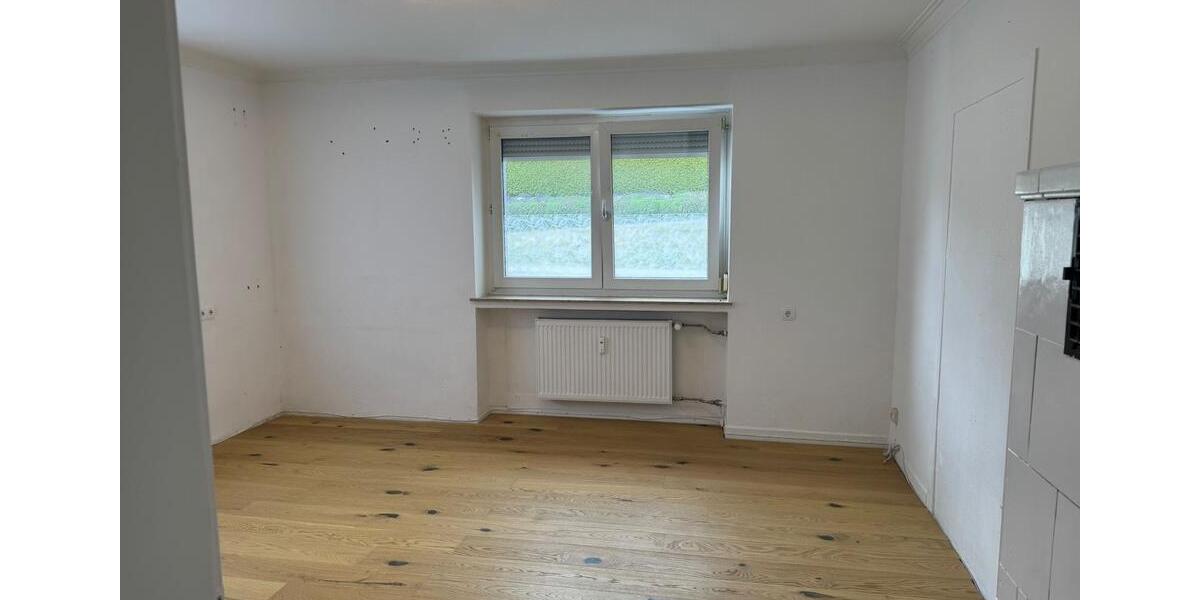 Erdgeschoßwohnung Albstadt Gemarkung Burgfelden - 4 Zimmer, 90 m&sup2;, 1.330&euro; | Angebot:26133512