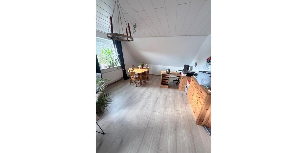 Dachgeschoßwohnung Hohn - 3 Zimmer, 76 m&sup2;, 700&euro; | Angebot:24842401