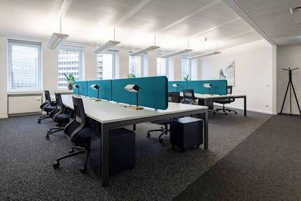 Flex Desk im Open Space mit Skylineview - All-in-Miete