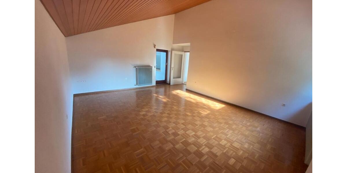 Dachgeschoßwohnung Günzburg - 4 Zimmer, 120 m&sup2;, 980&euro; | Angebot:26368905