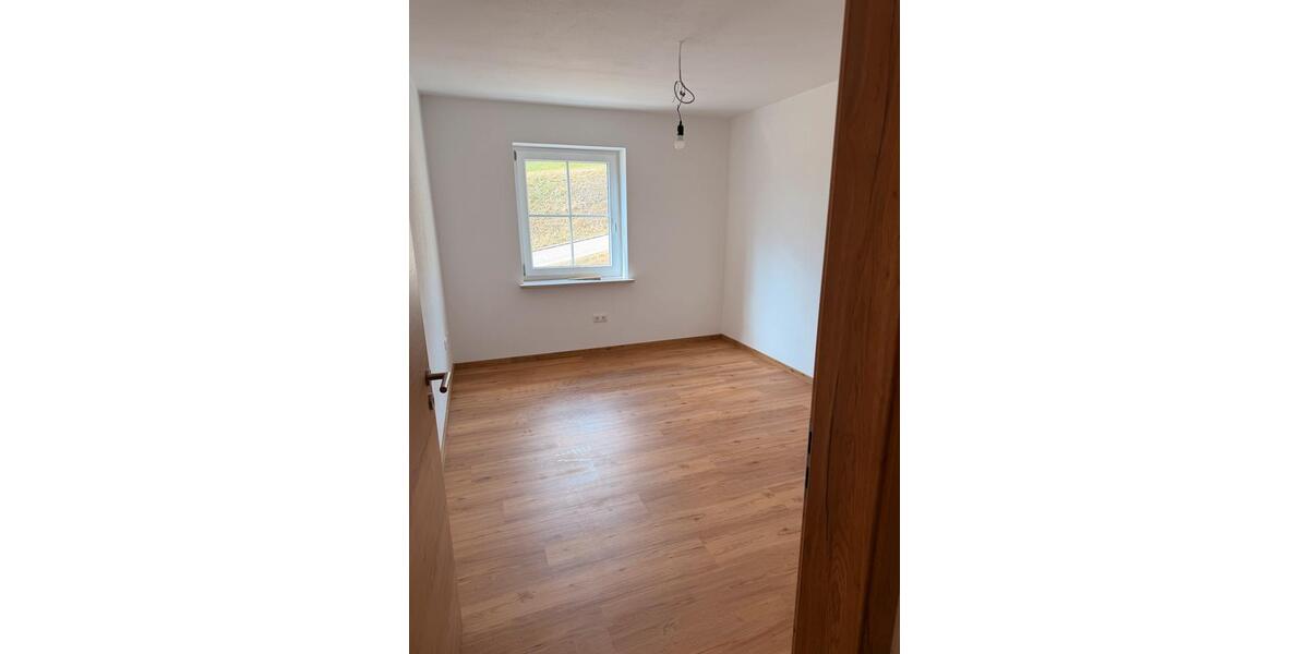 Etagenwohnung Teisnach - 4 Zimmer, 110 m&sup2;, 880&euro; | Angebot:26019923