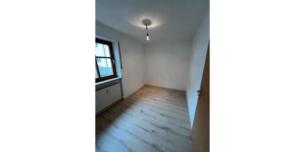 Erdgeschoßwohnung Deggendorf - 3 Zimmer, 67 m&sup2;, 800&euro; | Angebot:25171650
