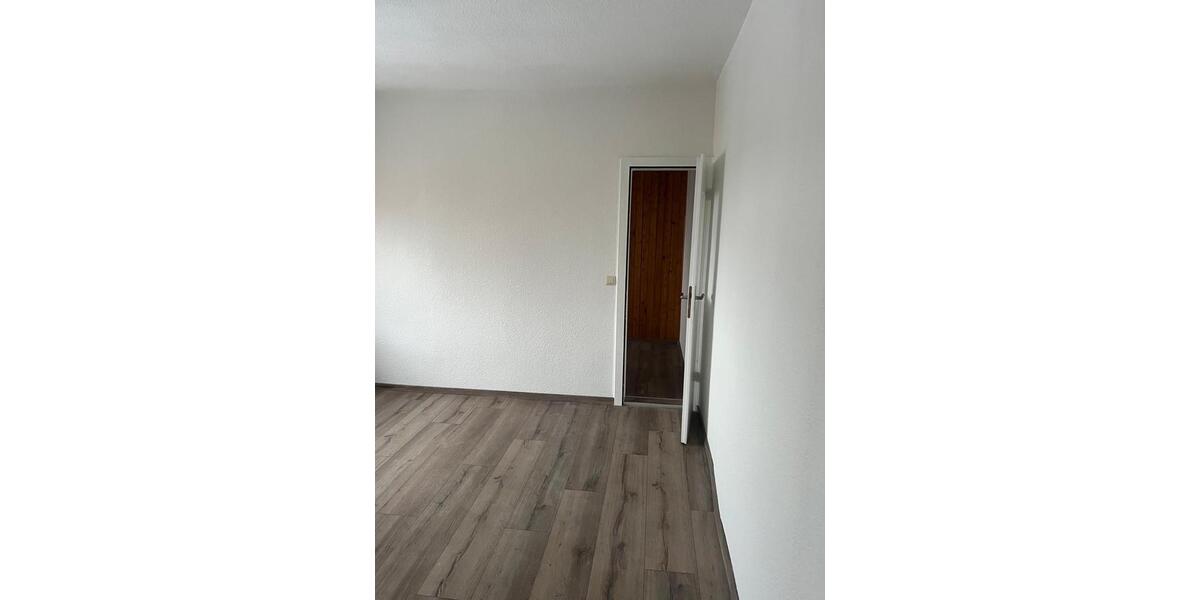 Etagenwohnung Eisenberg - 4 Zimmer, 88 m&sup2;, 790&euro; | Angebot:25884130